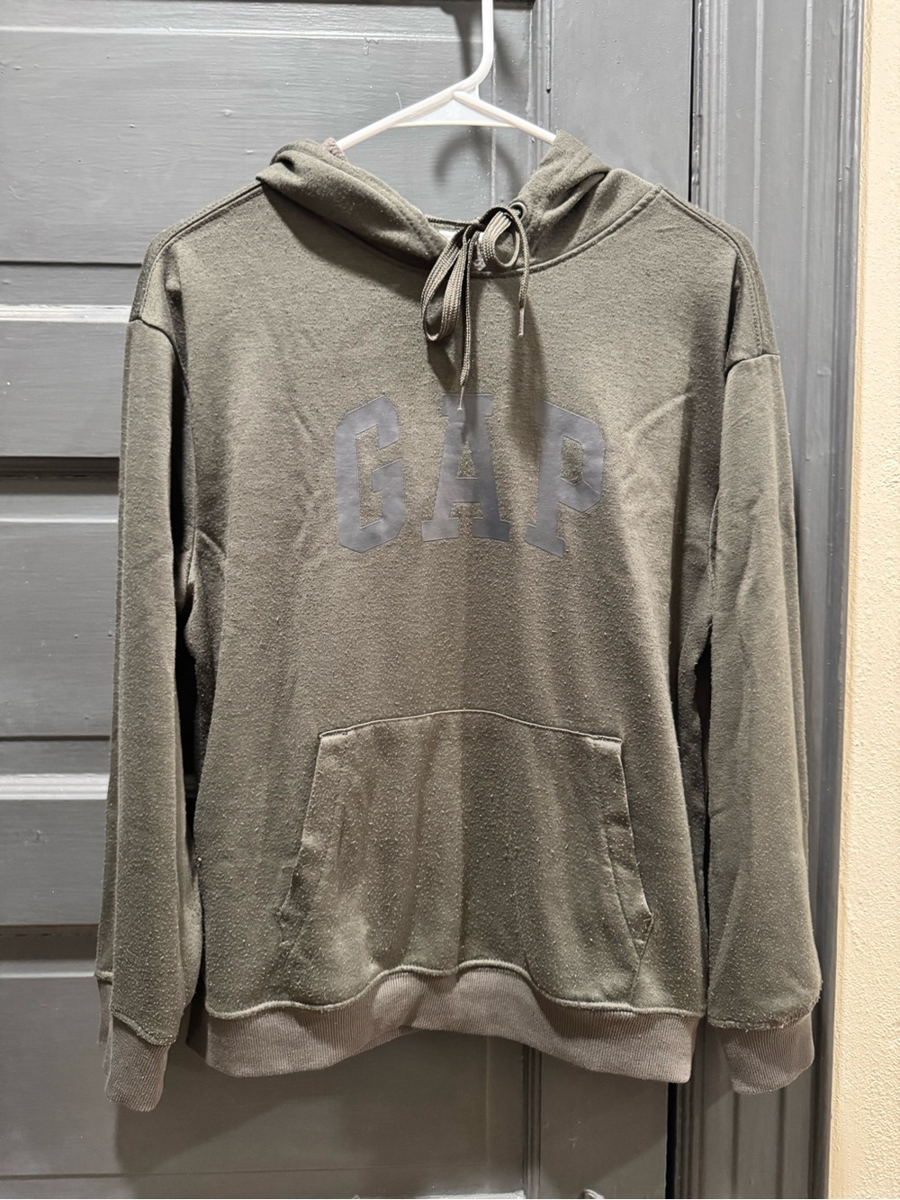 GAP Hooded Pullover Sweatshirt - charcoal graywomen’s size M unisex/relaxed fit.